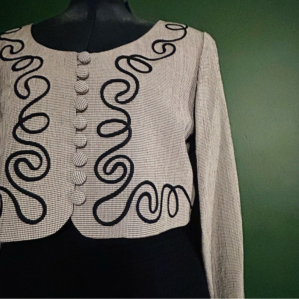 Vintage 1990s Beige + Black Ribbon Appliqué Bolero Jacket w/Buttons sz 8 Petite - Picture 3 of 12